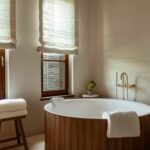 Runde Holzbadewanne im Badezimmer