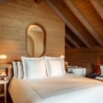 Schlafzimmer in einem Lakeside Chalet