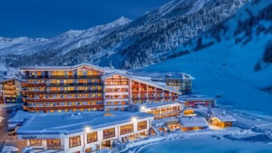 Hochfirst – The Luxury Mountain Resort in Obergurgl, direkt an der Piste im Schnee.