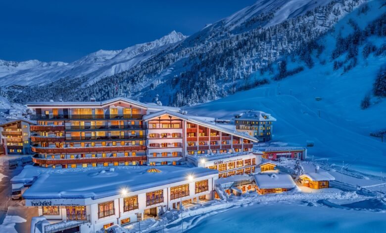 Hochfirst – The Luxury Mountain Resort in Obergurgl, direkt an der Piste im Schnee.